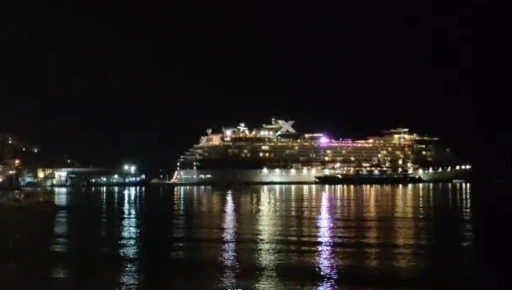 Kruvaziyer gemi arıza yapınca Kuşadası’ndan ayrılamadı
