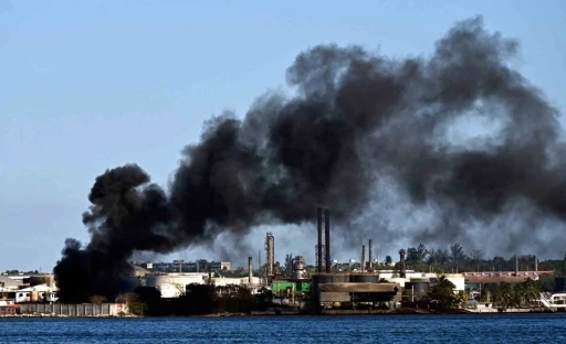 K&uuml;ba&rsquo;daki petrol rafinerisinde yangın
