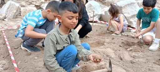 Minik Arkeologlar İş Başında