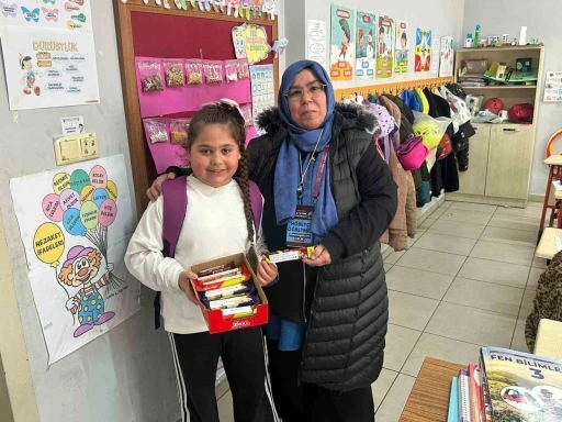 K&uuml;&ccedil;&uuml;k Aysima&rsquo;dan &ouml;ğretmenlerine duygulandıran s&uuml;rpriz
