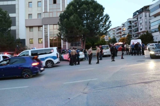 K&uuml;&ccedil;&uuml;k &ccedil;ocuğun g&ouml;z&uuml; &ouml;n&uuml;nde 2 kadına kurşun yağdırdı
