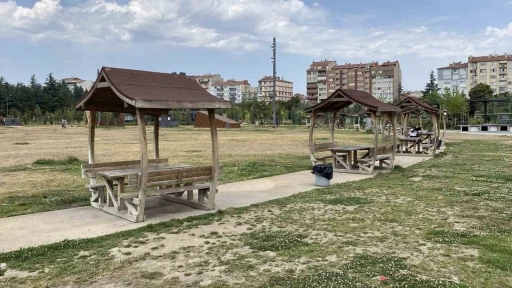 Küçük kıza akran zorbalığı yapan 3 şüpheli mahkemeye çıkmadan tahliye oldu
