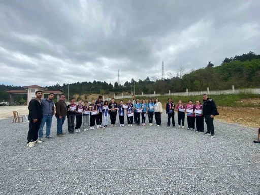 K&uuml;&ccedil;&uuml;k kızlarda Cumayeri şampiyon
