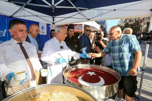 Küçükçekmece Belediyesi’nden binlerce kişiye aşure ikramı

