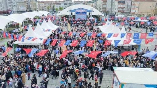 K&uuml;&ccedil;&uuml;k&ccedil;ekmece&rsquo;de 23 Nisan, g&uuml;n boyu s&uuml;ren etkinliklerle kutlandı
