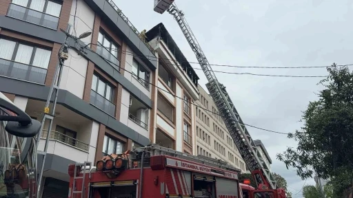K&uuml;&ccedil;&uuml;k&ccedil;ekmece&rsquo;de &ccedil;atı yangını
