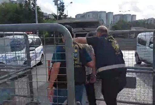 K&uuml;&ccedil;&uuml;k&ccedil;ekmece&rsquo;de cinayet zanlısı 7 saatte yakalandı
