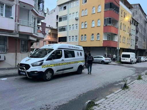 K&uuml;&ccedil;&uuml;k&ccedil;ekmece&rsquo;de husumetliler arasında silahlı &ccedil;atışma: 1 yaralı
