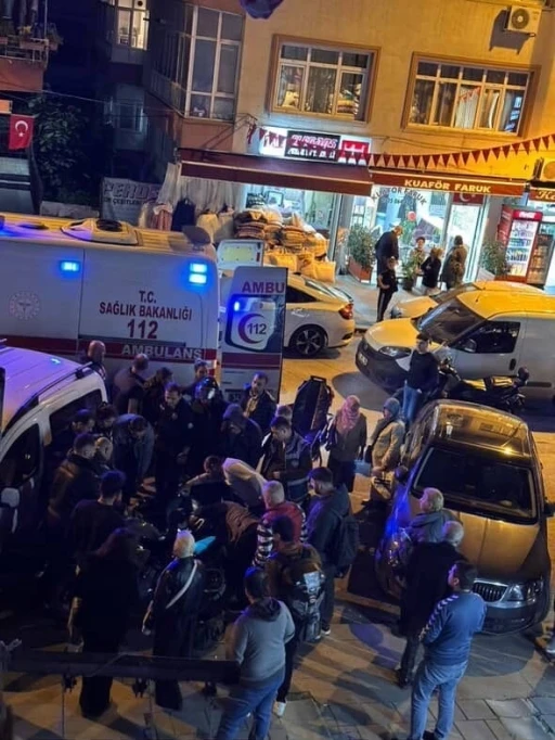 Küçükçekmece’de kaza sonrası ayağı pedala sıkışan motosikletli, itfaiye ekiplerince kurtarıldı