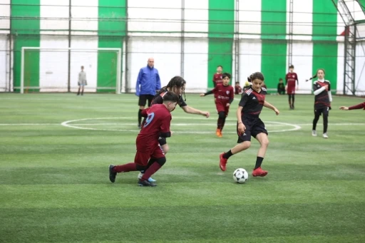 K&uuml;&ccedil;&uuml;k&ccedil;ekmece&rsquo;de &uuml;cretsiz yaz spor okulları başladı
