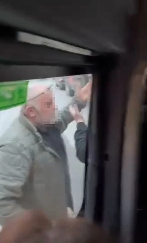 K&uuml;&ccedil;&uuml;k&ccedil;ekmece&rsquo;de yol vermeme tartışmasında bı&ccedil;ak &ccedil;ekildi
