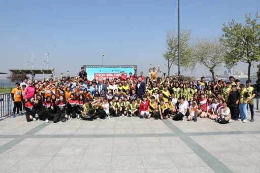Küçükçekmeceli çocuklar 23 Nisan için koştu
