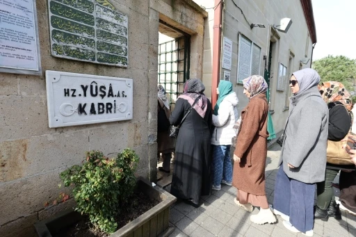 K&uuml;&ccedil;&uuml;k&ccedil;ekmeceli kadınlar Ramazan ayında Yuşa Tepesi&rsquo;nde
