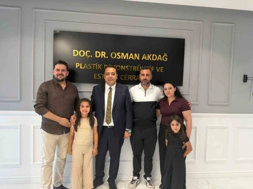 Kulağında mikrotia olan 8 yaşındaki Esila&rsquo;nın tedavi s&uuml;reci başladı
