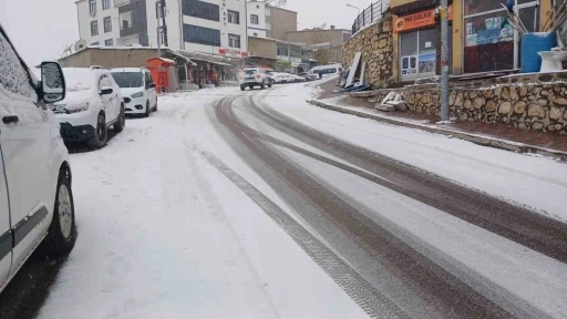 Kulp&rsquo;ta gizli buzlanma s&uuml;r&uuml;c&uuml;lere zor anlar yaşattı
