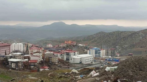 Kulp&rsquo;ta yağmur ve kar etkili oldu: Heyelan ve &ccedil;ığ uyarısı yapıldı
