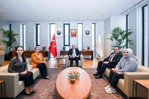 K&uuml;lt&uuml;r ve Turizm Bakanlığı&rsquo;ndan yeni nesil k&uuml;t&uuml;phane modelleri
