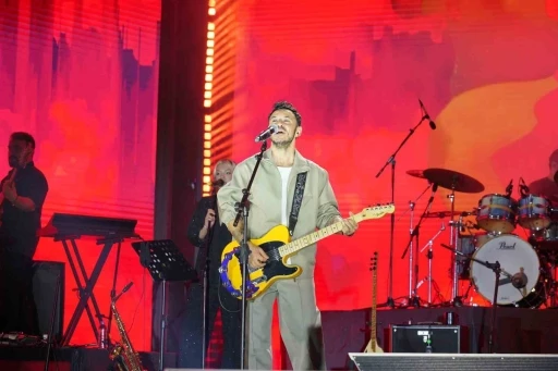 K&uuml;lt&uuml;r Yolu Festivali: Buray konserinde kavga
