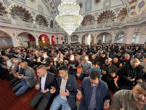 Kulu&rsquo;da bayram namazında camiler doldu

