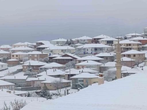 Kulu&rsquo;da mevsimin ilk kar yağışı etkili oldu
