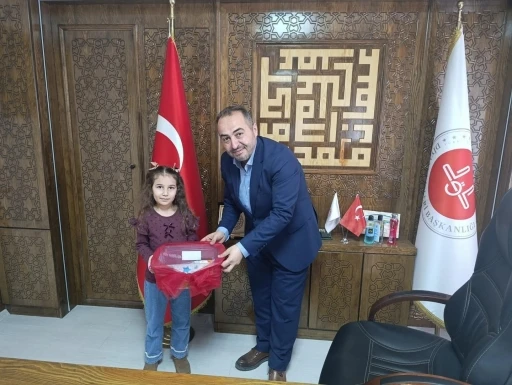 Kumbaradaki har&ccedil;lıklarını ihtiya&ccedil; sahibi ailelere bağışladılar
