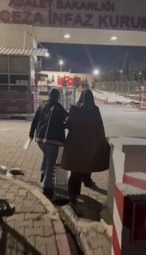 Kumlu&rsquo;da hapis cezası ile aranan kadın ş&uuml;pheli yakalandı
