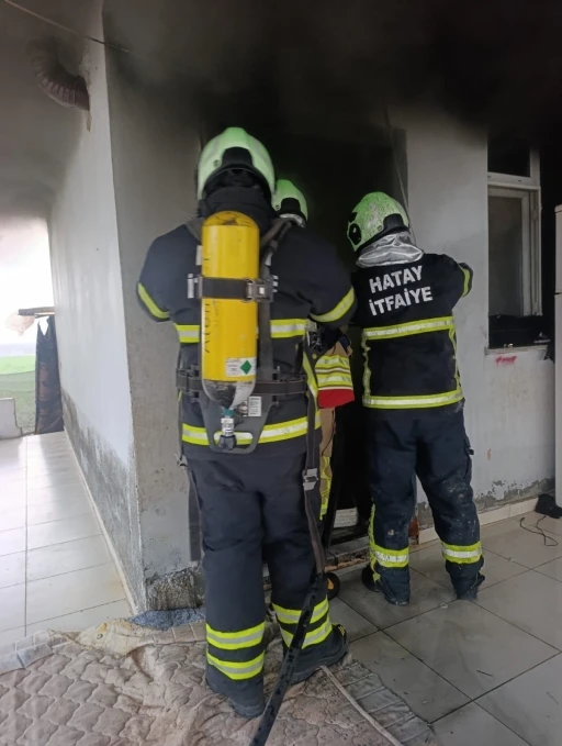 Kumlu&rsquo;da m&uuml;stakil ev yangını
