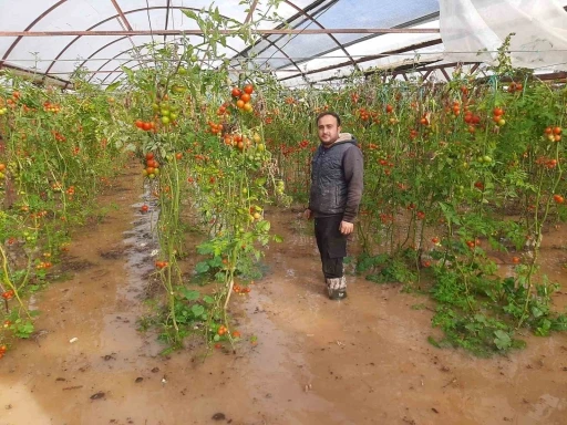 Kumluca&rsquo;da hortum seraları par&ccedil;aladı
