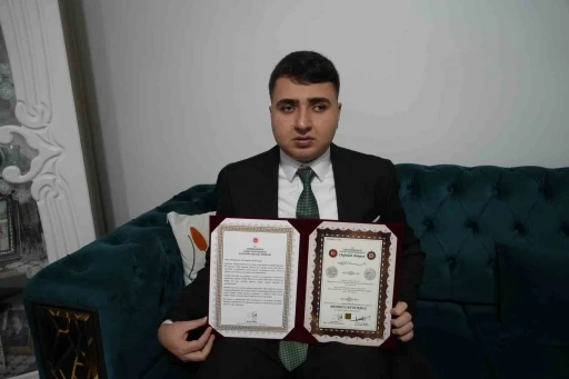 Kur&rsquo;an-ı Kerim aşkı, g&ouml;rmeyen g&ouml;z&uuml; oldu 1 yılda hafız oldu
