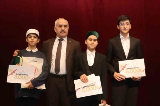 Kur&rsquo;an-ı Kerim&rsquo;i g&uuml;zel okumak i&ccedil;in yarıştılar
