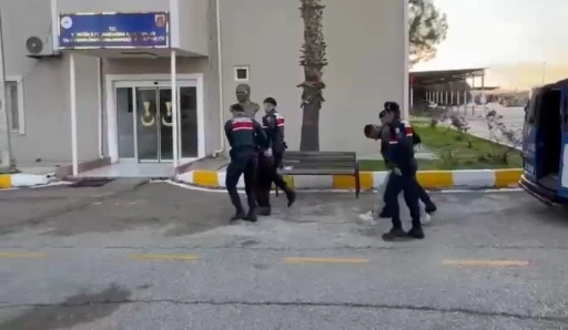 Kur&rsquo;an-ı Kerim&rsquo;lere zarar veren 2 kişi tutuklandı

