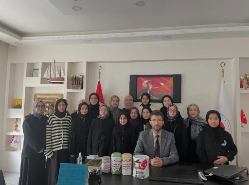Kur’an kursu öğrencilerinden anlamlı bağış
