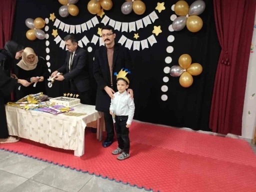 Kur&rsquo;an kursunda &lsquo;Harfleri Bitirme ve Belge Programı&rsquo; d&uuml;zenlendi
