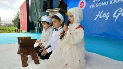 Kur&rsquo;an kursunda yıl sonu coşkusu
