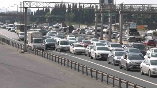 Kurban Bayramı tatilinin başlamasıyla TEM&rsquo;de yoğunluk oluştu
