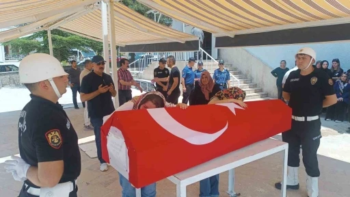 Kurban keserken kalp krizi geçiren polis memuru hayatını kaybetti
