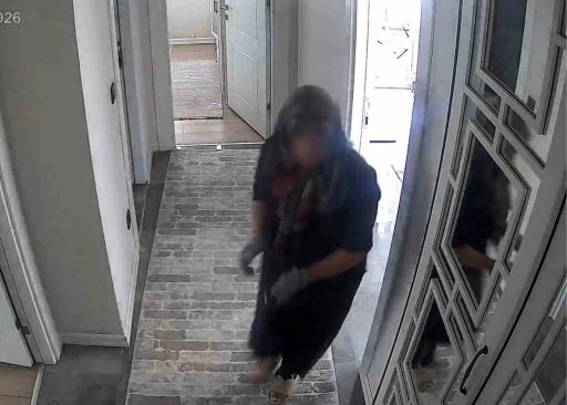 Kurbanlık parası &ccedil;alındı: Ş&uuml;pheli eldiven giyidi ama kamera detayını unuttu
