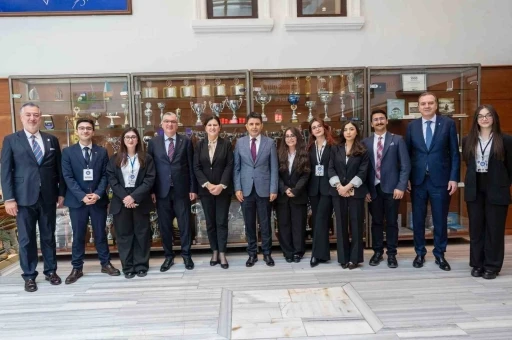 &rsquo;K&uuml;resel Rekabette Denizler ve Koridorlar&rsquo; paneli Bakan yardımcılarıyla &ouml;ğrencileri buluşturdu
