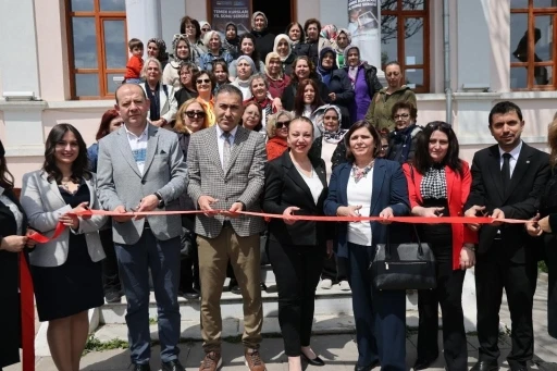 Kursiyerlerin el emeği &uuml;r&uuml;nleri g&ouml;r&uuml;c&uuml;ye &ccedil;ıktı
