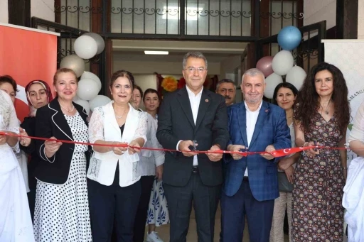 Kursiyerlerinden el emeği g&ouml;z nuru sergi
