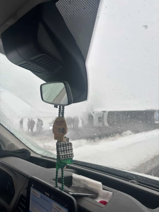 Kurtalan&rsquo;da devrilen kamyonun s&uuml;r&uuml;c&uuml;s&uuml; yaralandı
