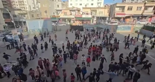 Kurtalan&rsquo;da &ouml;ğrenciler "Kabe&rsquo;de Hacılar" ilahisine hep birlikte eşlik etti
