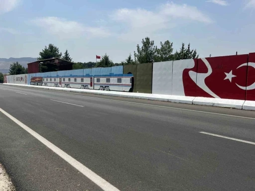 Kurtalan ekspresi motifli güvenlik noktaları dikkat çekiyor
