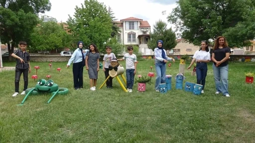 Kuruçay Ortaokulu bahçesi öğretmen ve öğrencilerin emeğiyle güzelleşti
