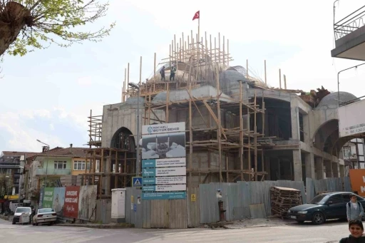 Kuru&ccedil;eşme Merkez Cami şekilleniyor

