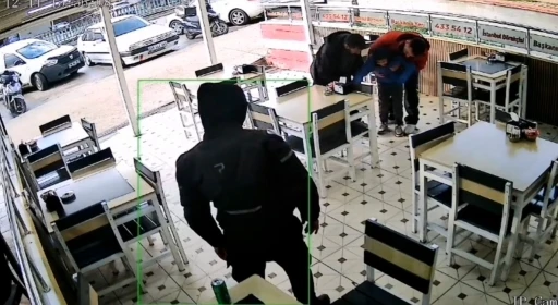 Kurye heimlich manevrasıyla boğulan çocuğu kurtardı: O anlar kamerada
