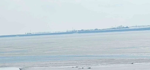 Kuş cenneti Arin G&ouml;l&uuml; kısmen dondu
