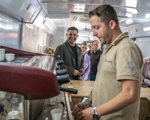 Kuşadalı gençler mobil barista otobüsüyle mesleki beceri kazandı
