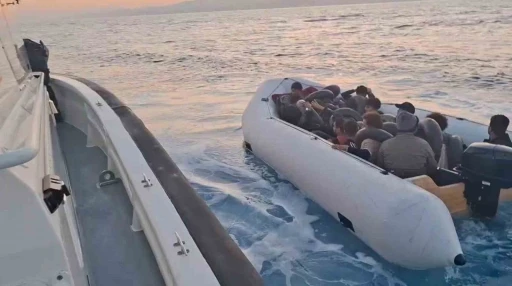 Kuşadası a&ccedil;ıklarında 18 d&uuml;zensiz g&ouml;&ccedil;men yakalandı
