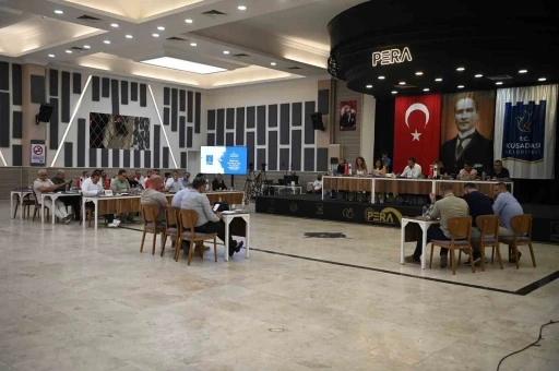 Kuşadası Belediyesi Meclisi&rsquo;nden elektrikli ara&ccedil; ve engelli erişimi kararı
